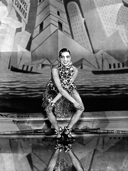 Josephine Baker dances the Charleston