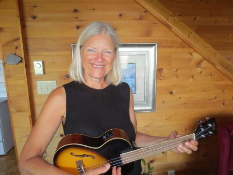 Elenore W., singer and Gokhale Elements alumna, with her trusty ukulele.