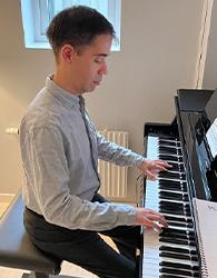 Juan Zurutuza applying what he has learned with the Gokhale Method.
